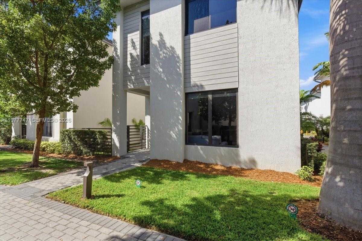 4395 NW 80th Ct Doral Florida United States, for Sale, residential, Roberto Villasmil, Interinvestments Realty, Inc.