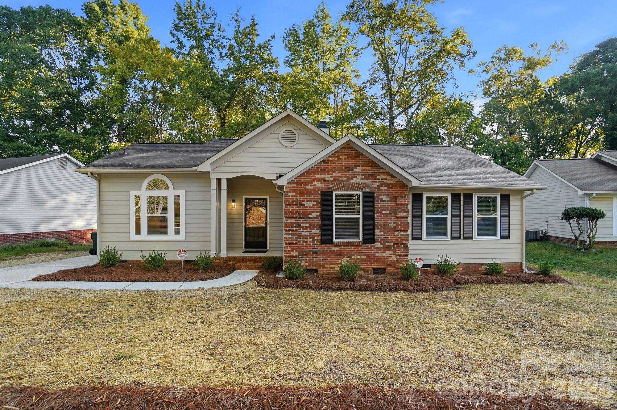 6044 Acadian Woods Drive Charlotte North Carolina United States, for Sale, residential, William (Will) Owens , South Charlotte Properties