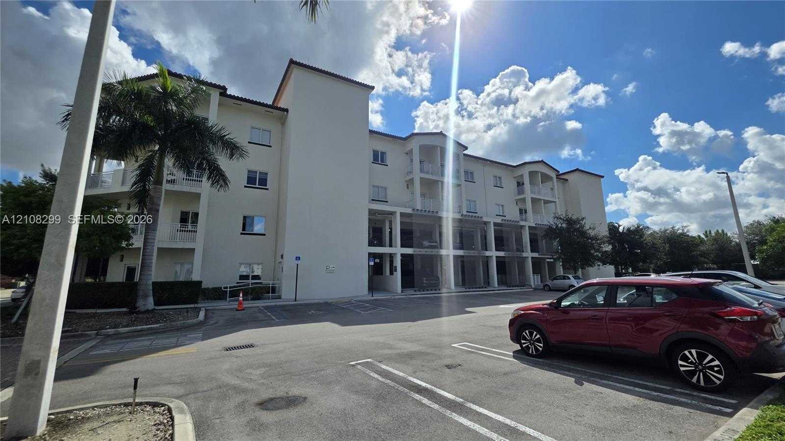 10950 NW 82nd St  APT 305 Doral Florida United States, for Rent, residential, Roberto Villasmil, Interinvestments Realty, Inc.