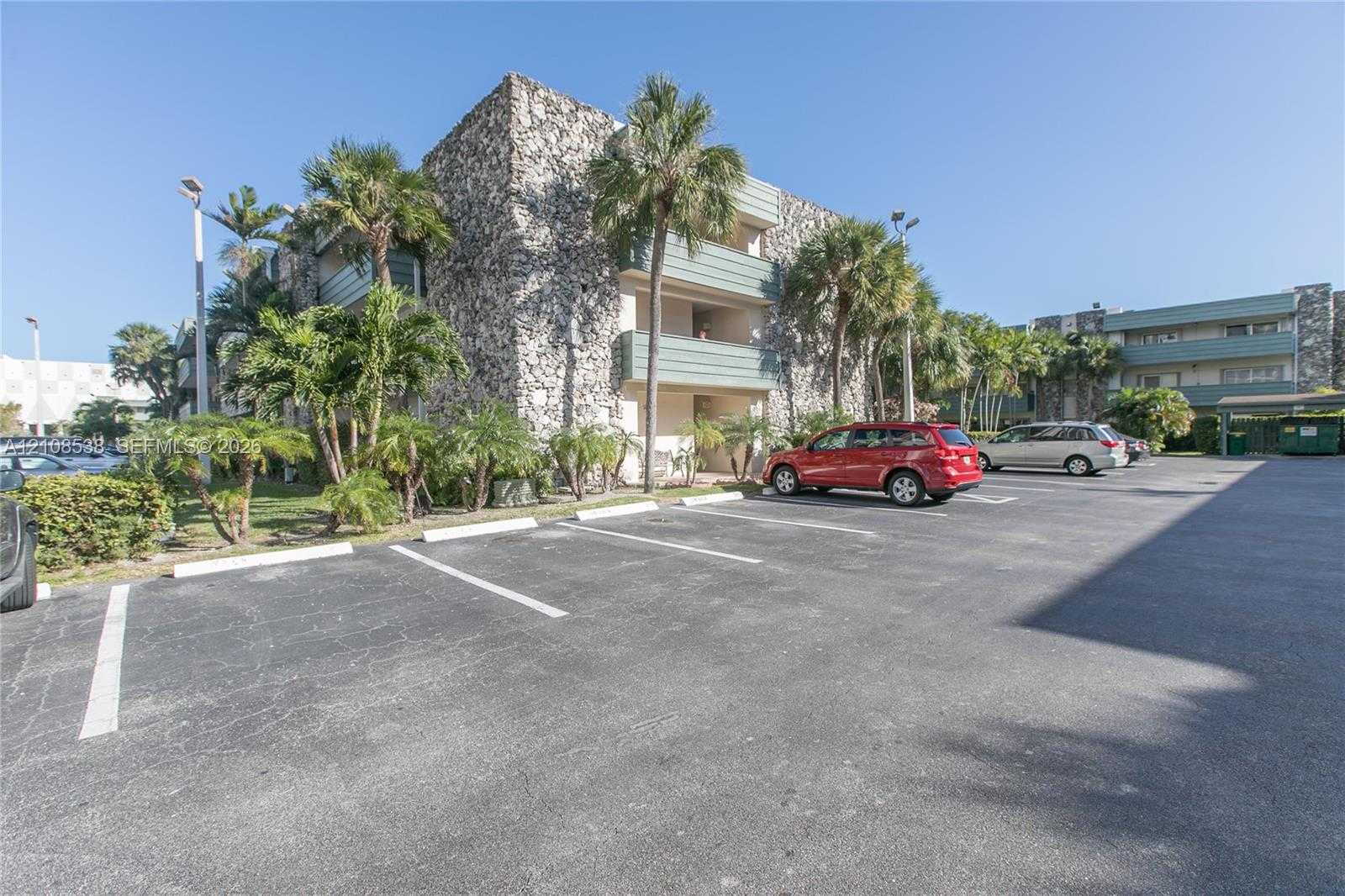 8315 SW 72nd Ave  APT 313B Miami Florida United States, for Rent, residential, Sandra Benkahla, The 305 Agency