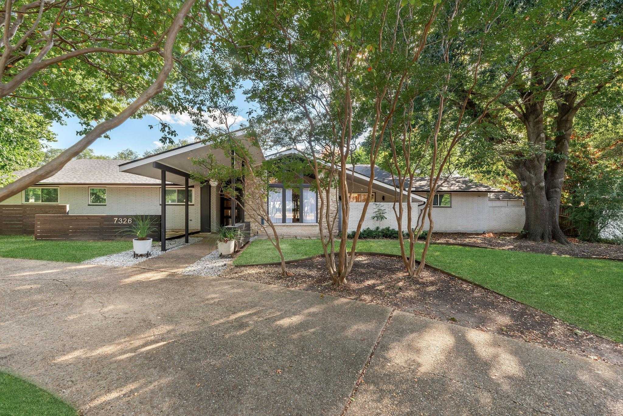 7326 Spring Valley Road Dallas Texas United States, for Sale, residential, Joyce Kelly, Hummingbird Realty