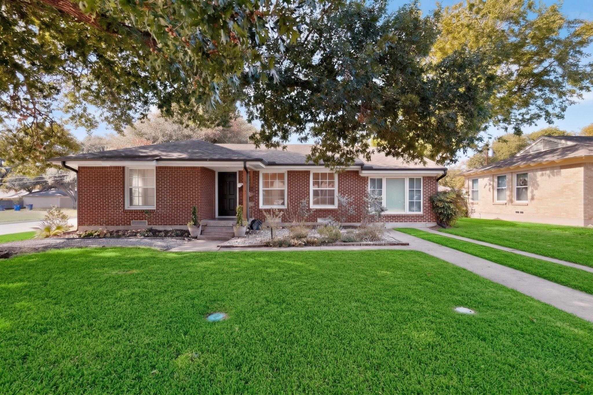 455 Hambrick Road Dallas Texas United States, for Sale, residential, Joyce Kelly, Hummingbird Realty