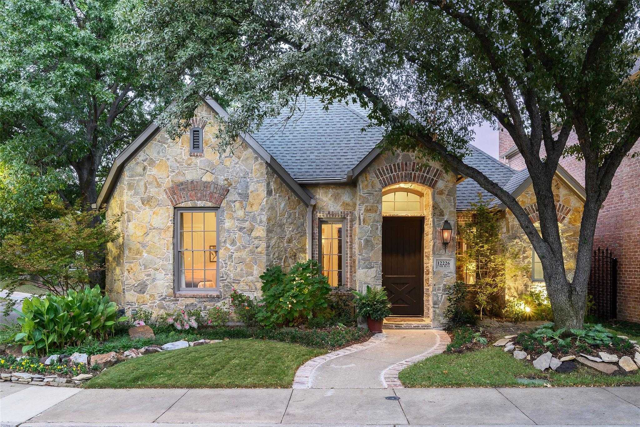 12226 Park Bend Drive Dallas Texas United States, for Sale, residential, Joyce Kelly, Hummingbird Realty