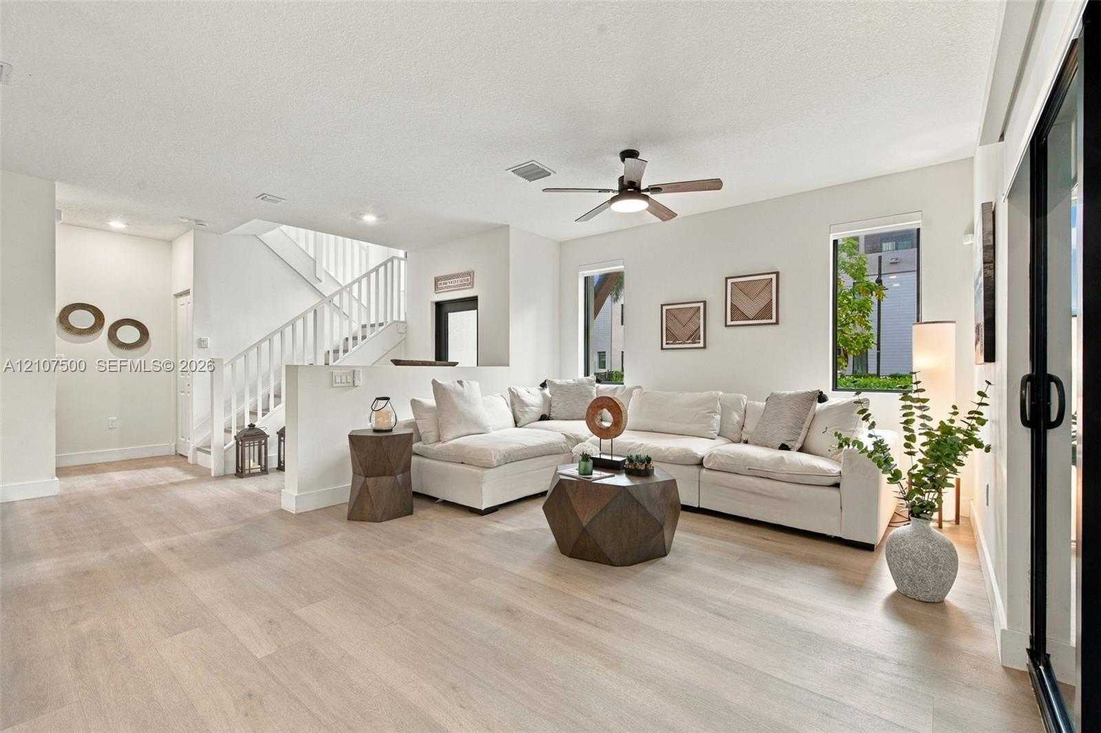 4274 NW 83rd Ave Doral Florida United States, for Sale, residential, Roberto Villasmil, Interinvestments Realty, Inc.