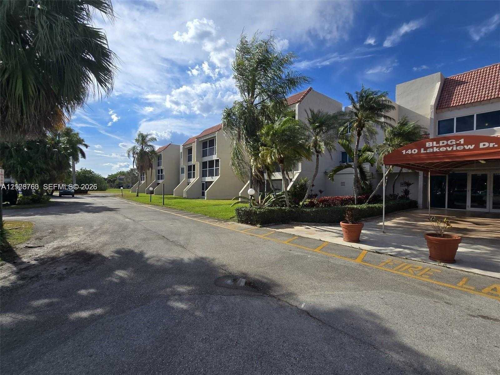 140 Lakeview Dr  APT 111 Weston Florida United States, for Rent, residential, Radmila Mandel, Florida Sky Realty Group