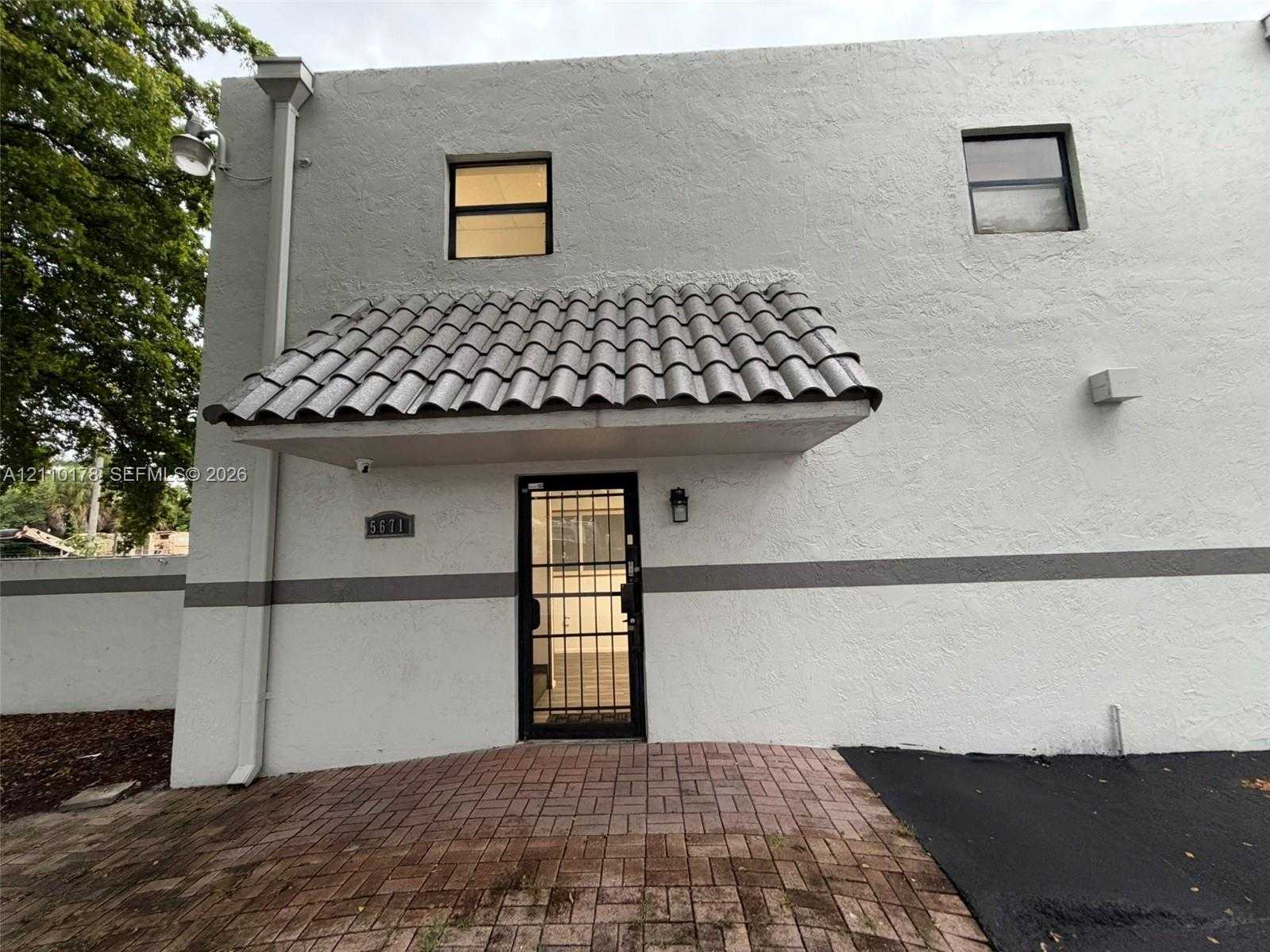 5671 NW 78th Ave  APT 2 Doral Florida United States, for Lease, commercial, Roberto Villasmil, Interinvestments Realty, Inc.