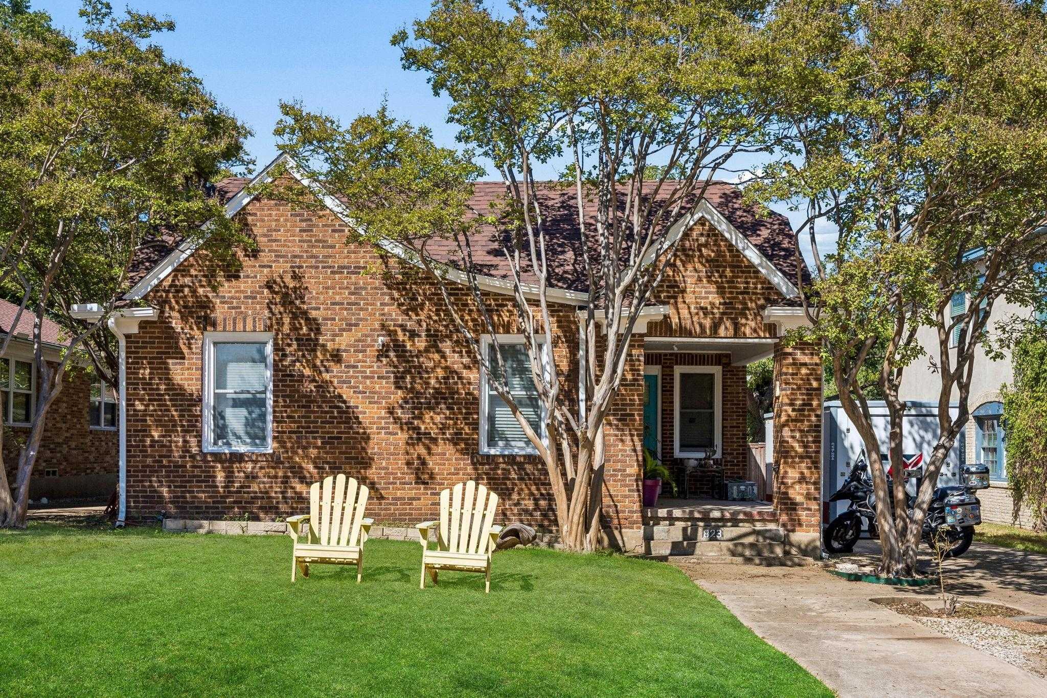 823 Kidd Springs Drive Dallas Texas United States, for Sale, residential, Joyce Kelly, Hummingbird Realty