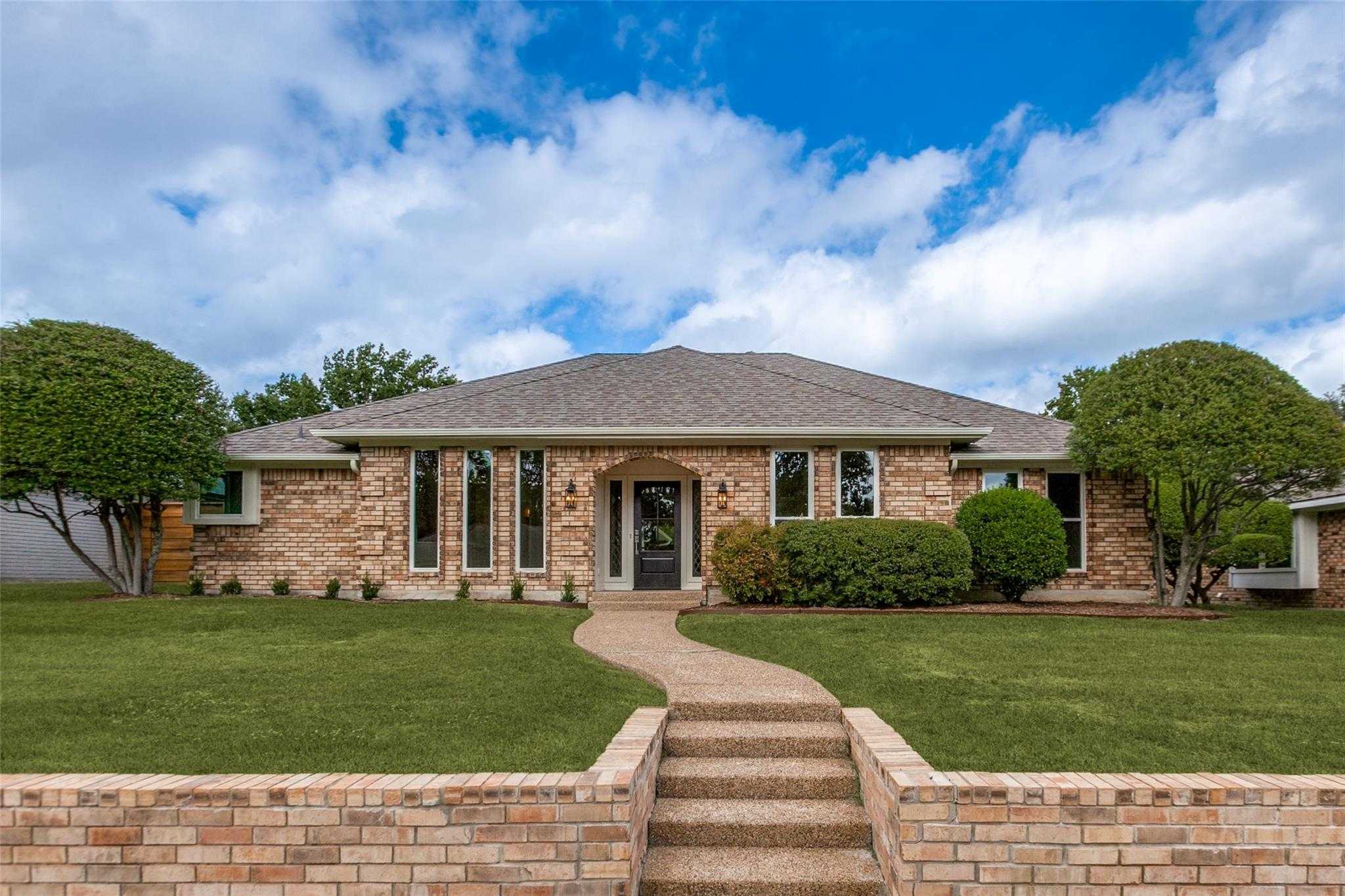 1909 Chestnut Hill Lane Richardson Texas United States, for Sale, residential, Joyce Kelly, Hummingbird Realty