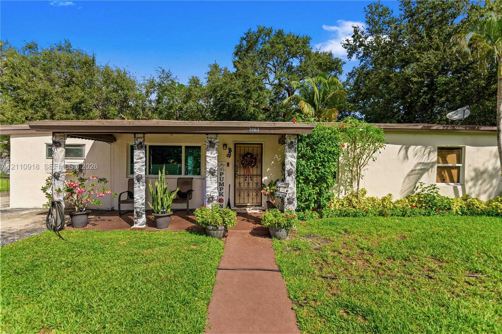 2007 NW 89th St Miami Florida United States, for Sale, residential, Nicholas Clark, Incom New Example Office