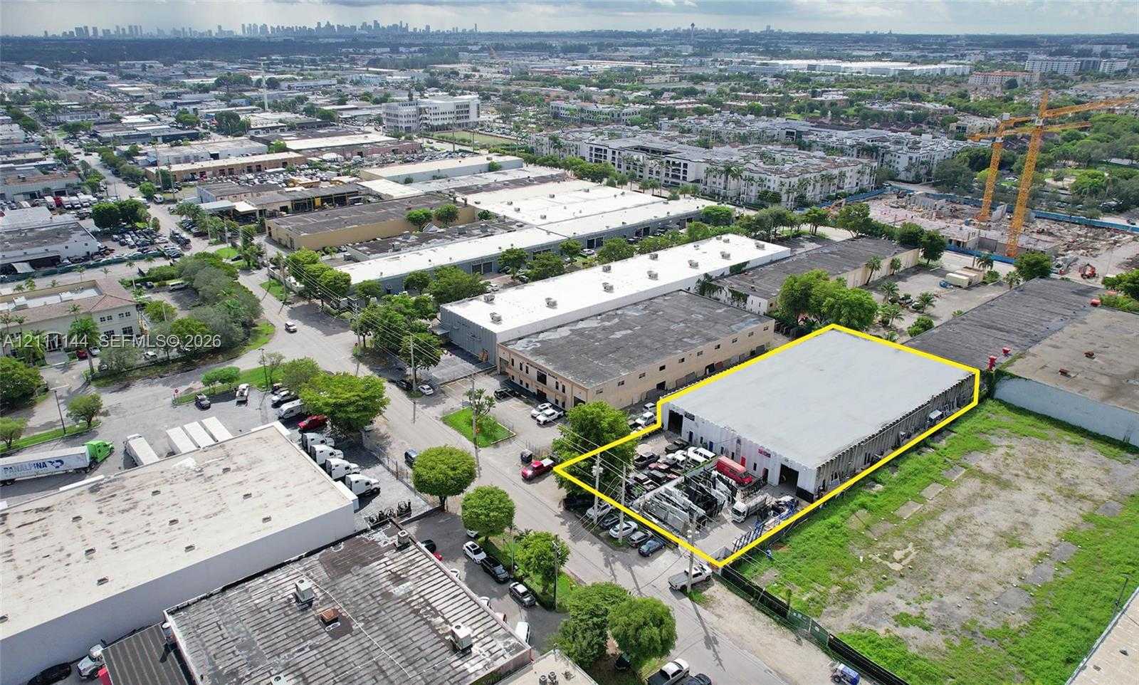 8230 NW 56th St Doral Florida United States, for Sale, commercial, Roberto Villasmil, Interinvestments Realty, Inc.