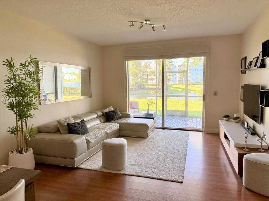 10730 NW 66th St Doral Florida United States, for Sale, residential, Roberto Villasmil, Interinvestments Realty, Inc.