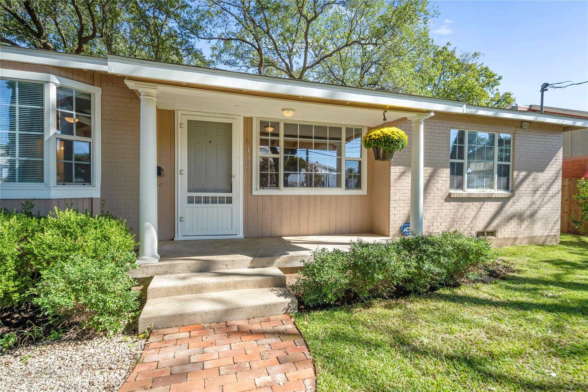 6439 Fisher Road Dallas Texas United States, for Sale, residential, Joyce Kelly, Hummingbird Realty