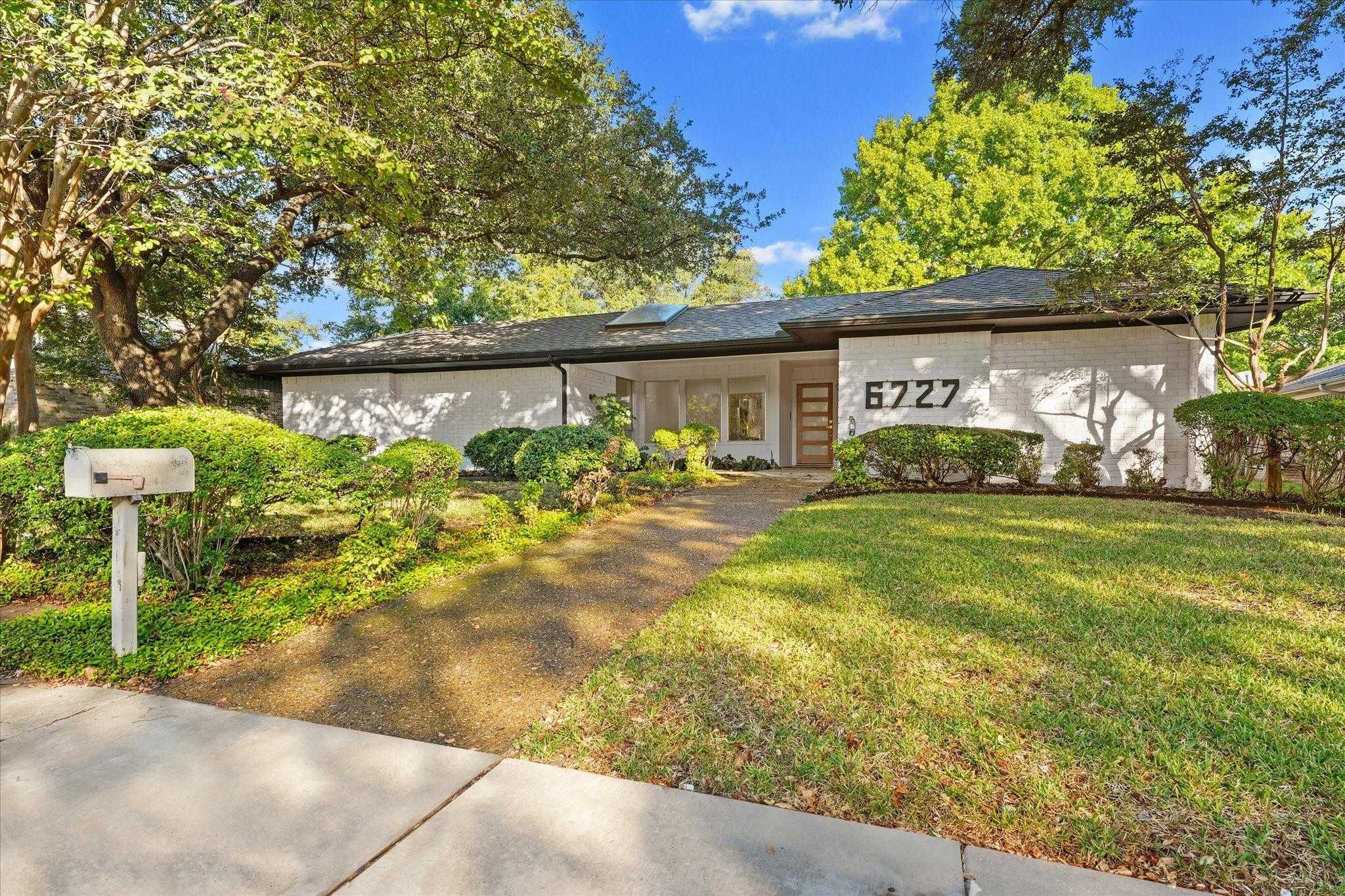 6727 Southpoint Drive Dallas Texas United States, for Sale, residential, Joyce Kelly, Hummingbird Realty