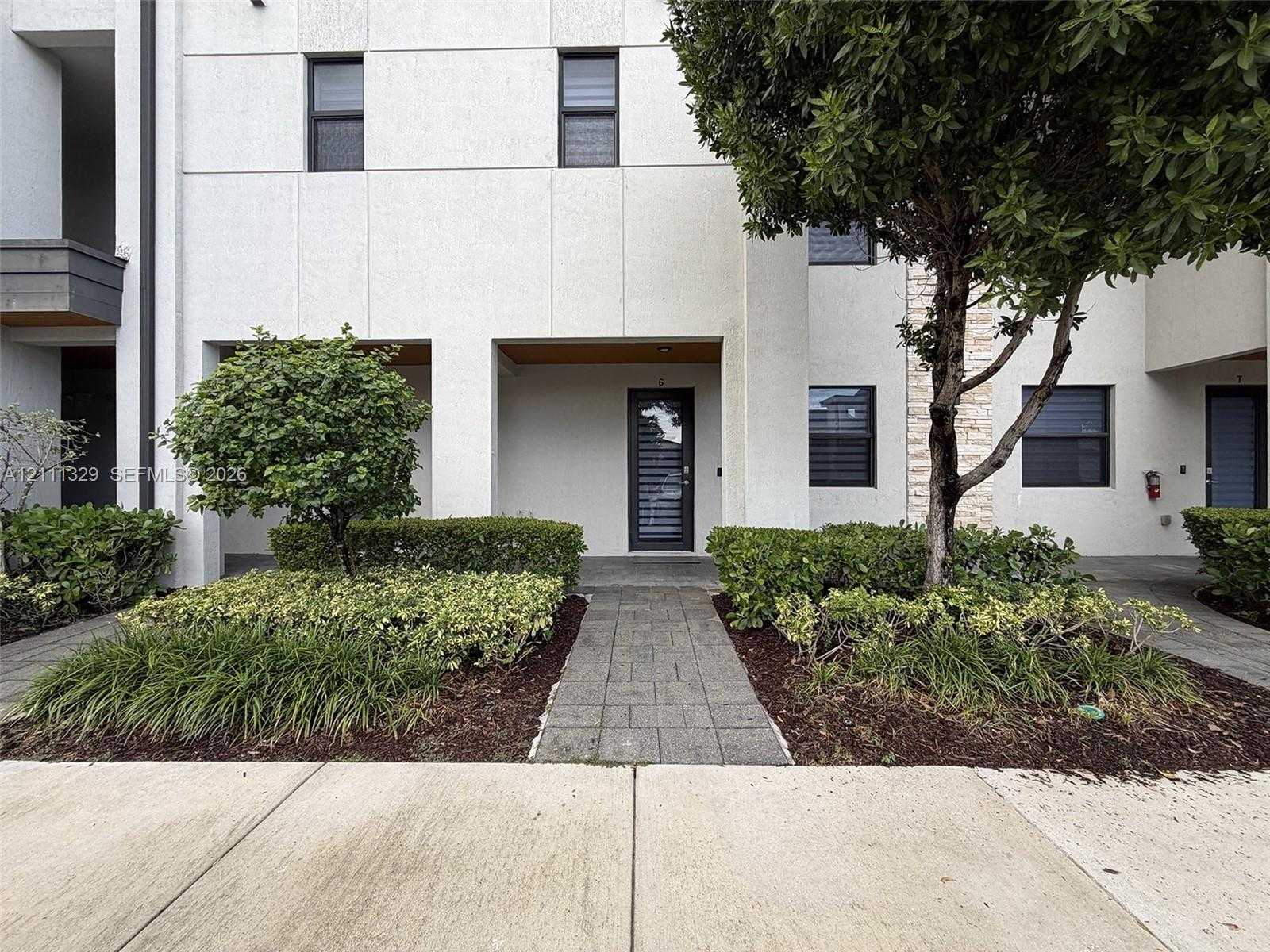 10443 NW 82nd St  APT 6 Doral Florida United States, for Rent, residential, Roberto Villasmil, Interinvestments Realty, Inc.