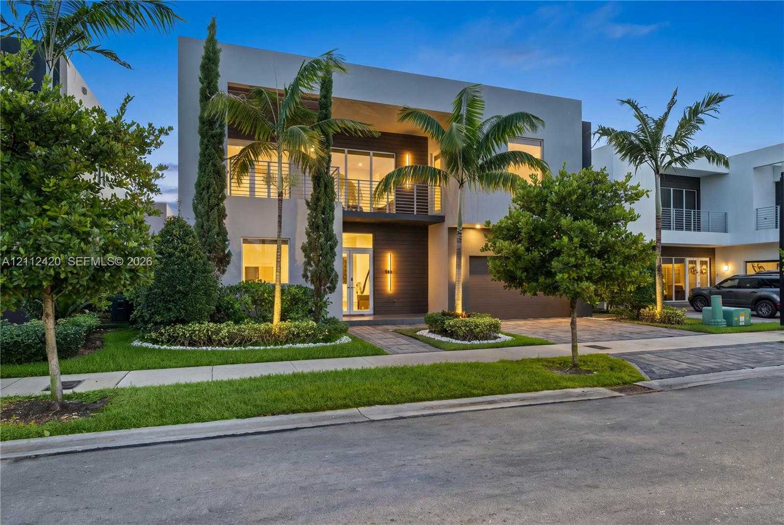 10054 NW 76th Ter Doral Florida United States, for Sale, residential, Roberto Villasmil, Interinvestments Realty, Inc.