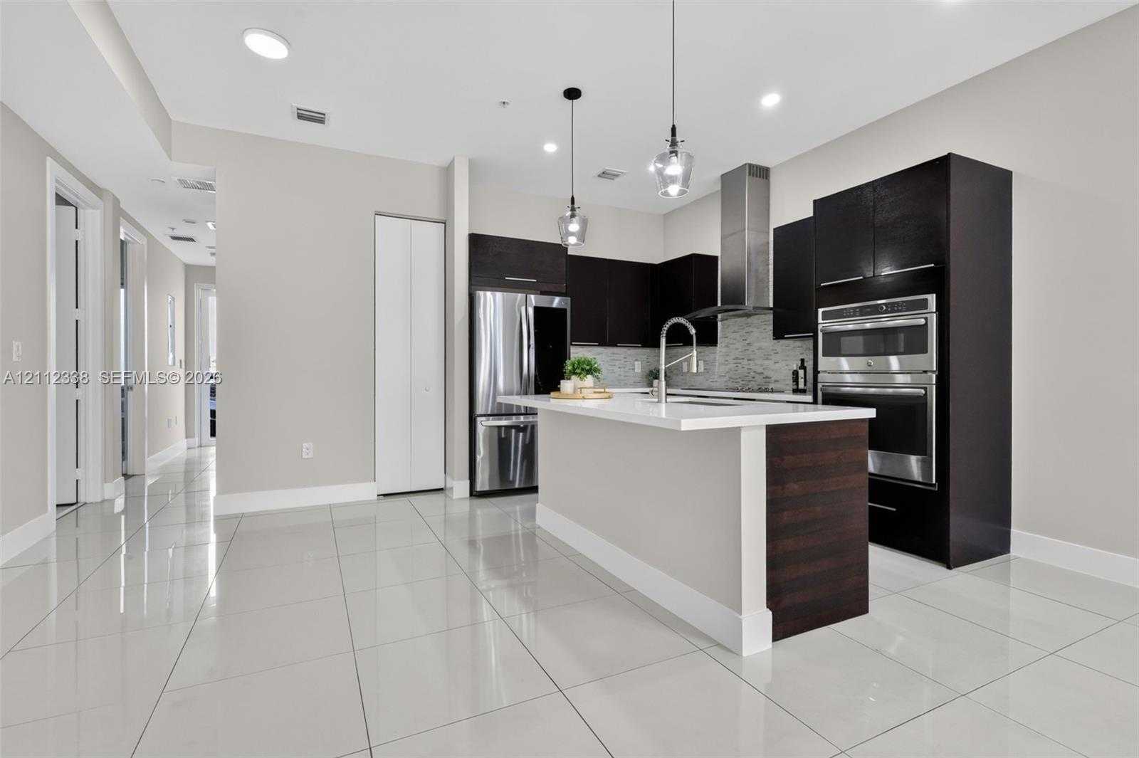 10305 NW 63rd Ter  APT 102 Doral Florida United States, for Sale, residential, Roberto Villasmil, Interinvestments Realty, Inc.