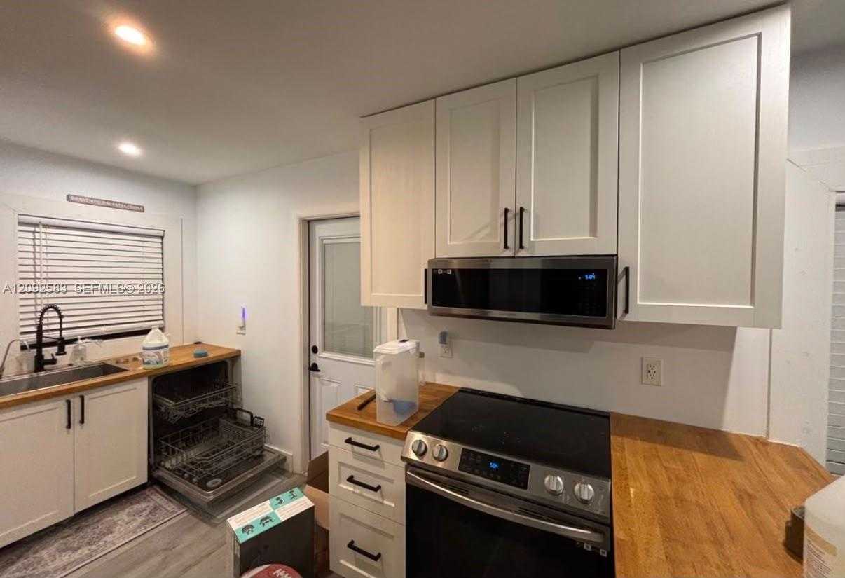 320 NE 57th St  APT #2 Miami Florida United States, for Rent, residential, Sandra Benkahla, The 305 Agency