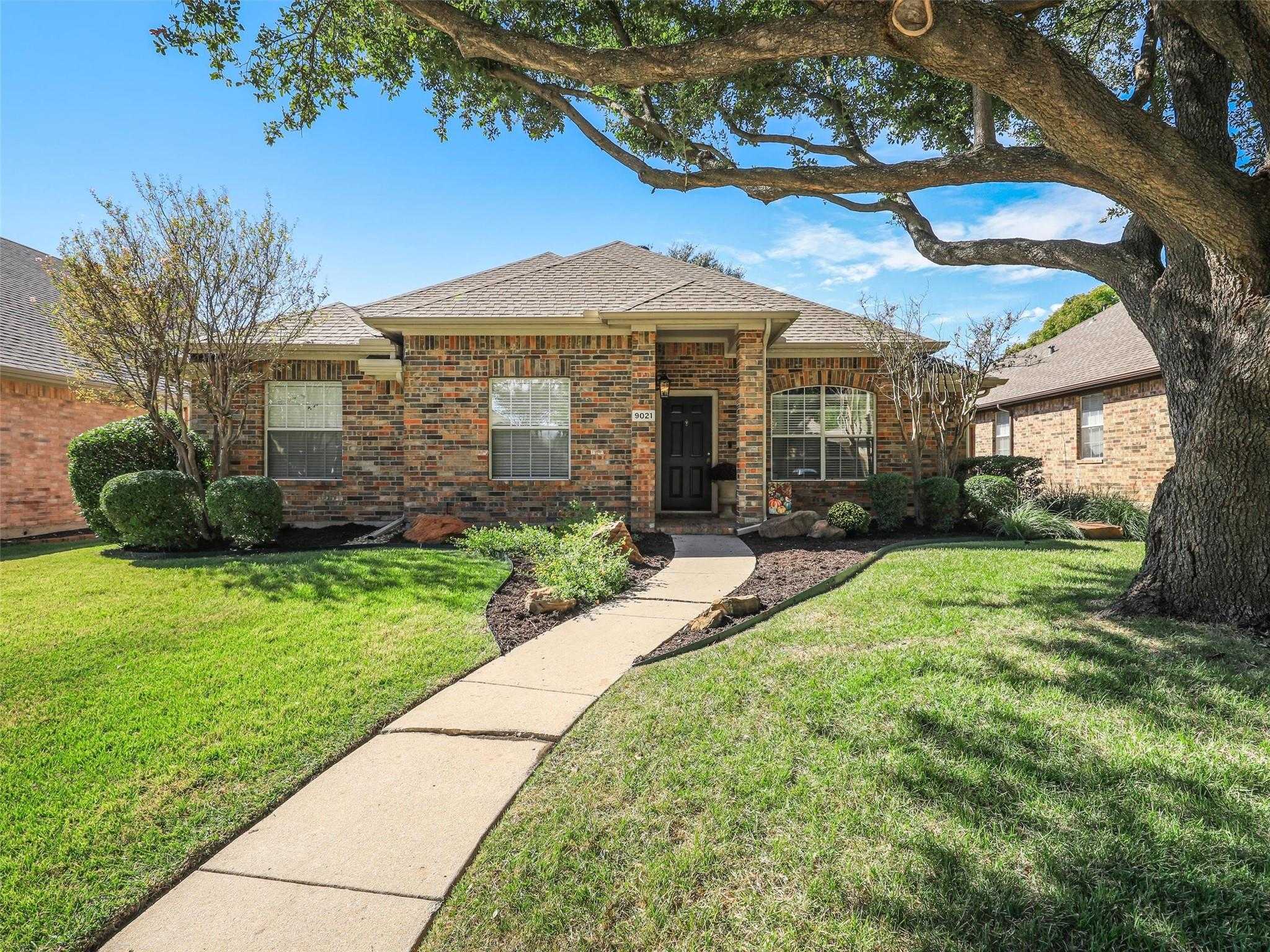 9021 Azinger Drive Plano Texas United States, for Sale, residential, Joyce Kelly, Hummingbird Realty