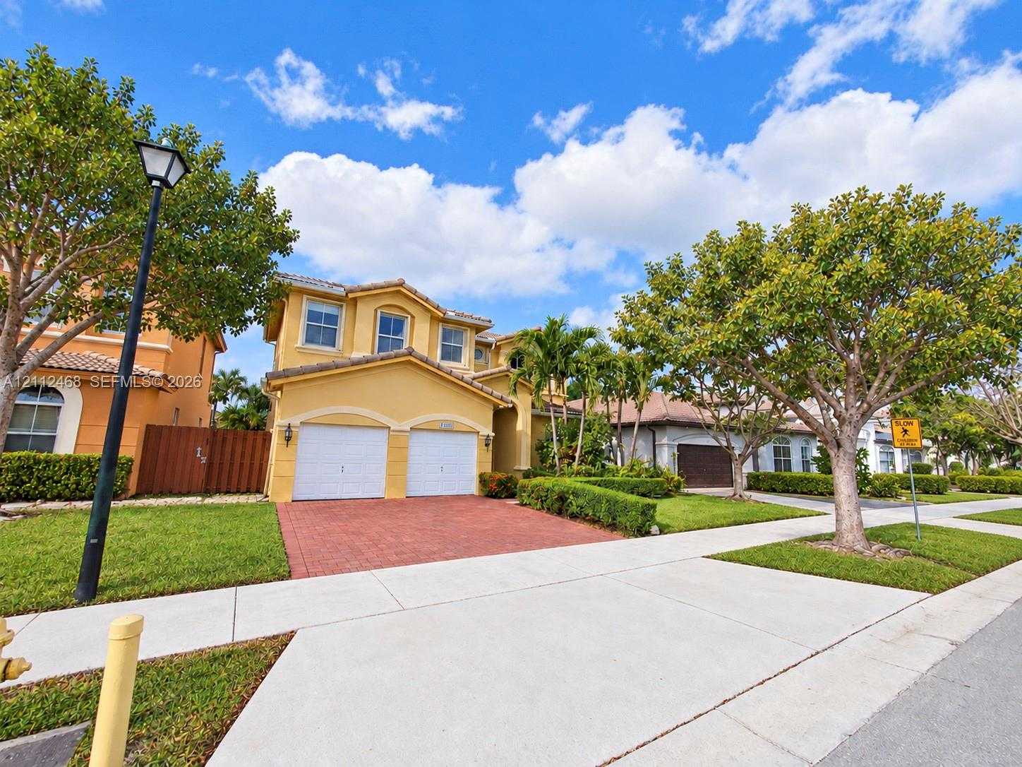 11009 NW 80th Ln Doral Florida United States, for Sale, residential, Roberto Villasmil, Interinvestments Realty, Inc.