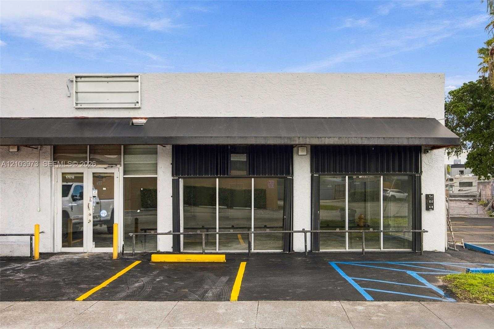 17030 S Dixie Hwy Palmetto Bay Florida United States, for Lease, commercial,  , Phoenix Realtors LLC
