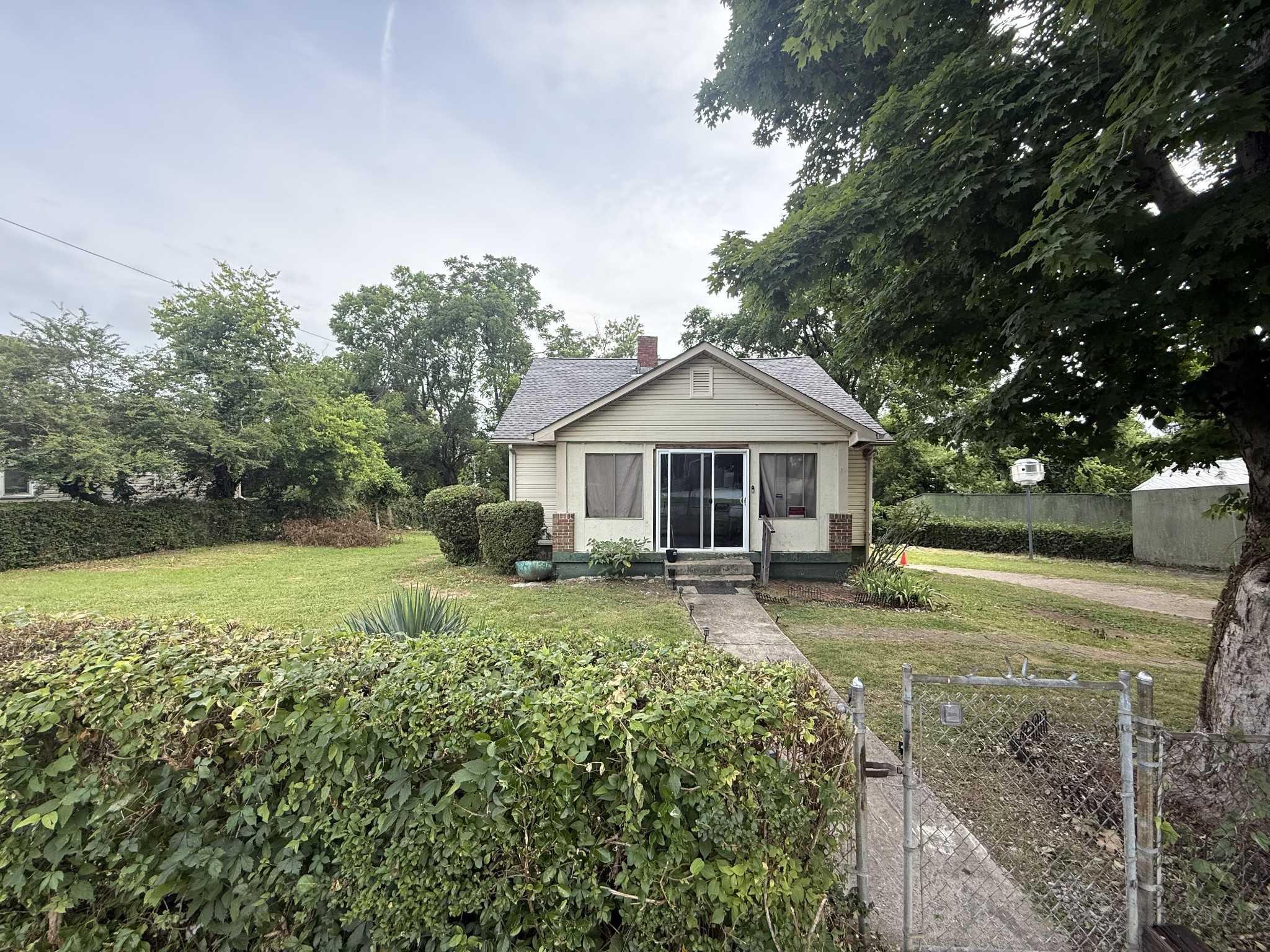 1609 Essex Ave Nashville Tennessee United States, for Sale, residential, Adam Hanes, LPT Realty