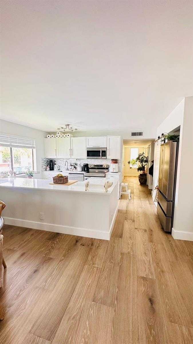 223 Lakeview Dr  APT 204 Weston Florida United States, for Sale, residential, Radmila Mandel, Florida Sky Realty Group