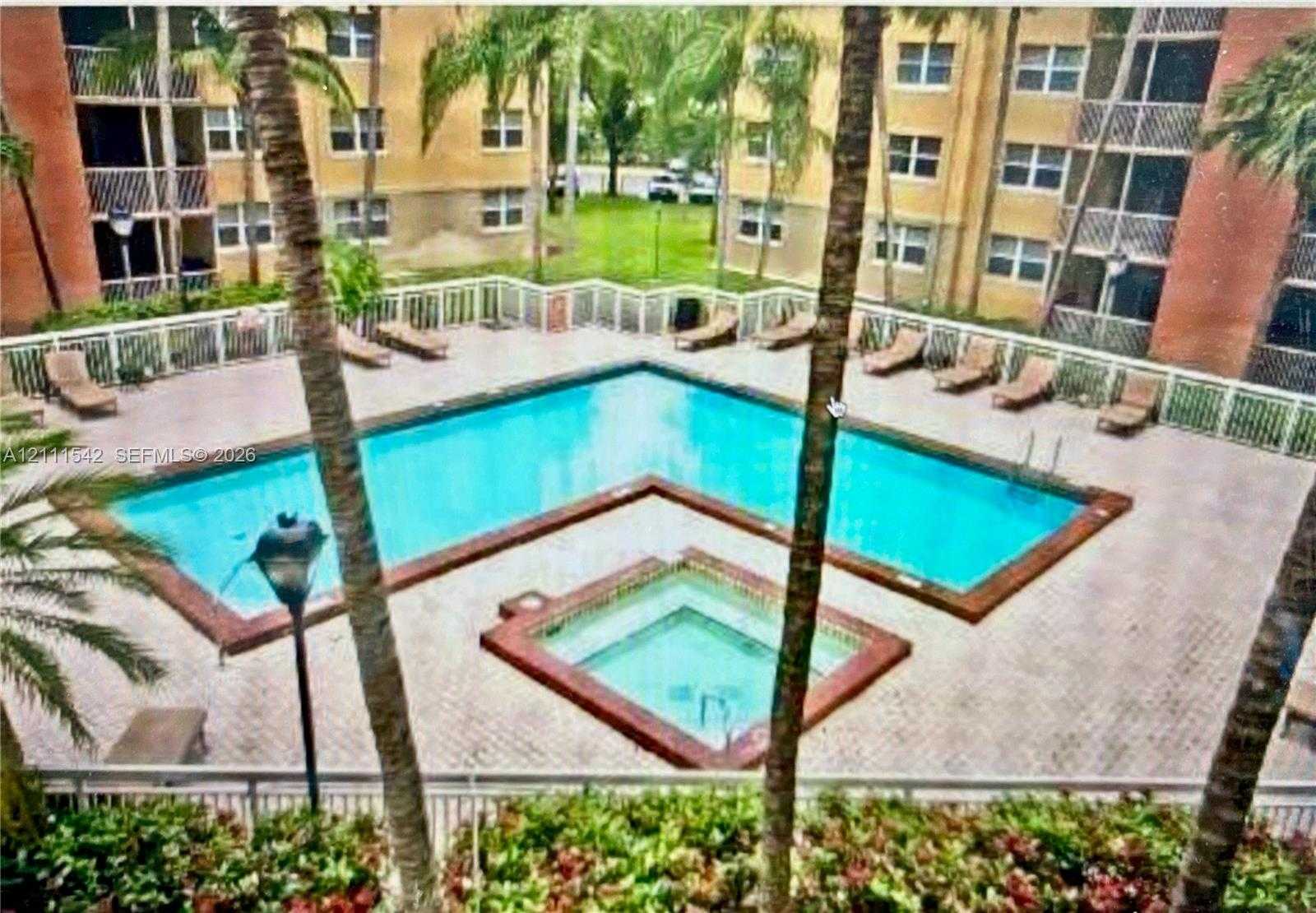 8333 Lake Dr  APT 404 Doral Florida United States, for Rent, residential, Roberto Villasmil, Interinvestments Realty, Inc.