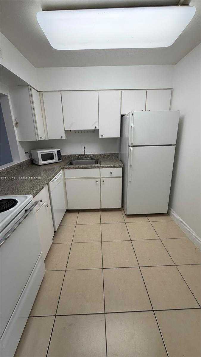 5122 NW 79th Ave  APT 207 Doral Florida United States, for Rent, residential, Roberto Villasmil, Interinvestments Realty, Inc.