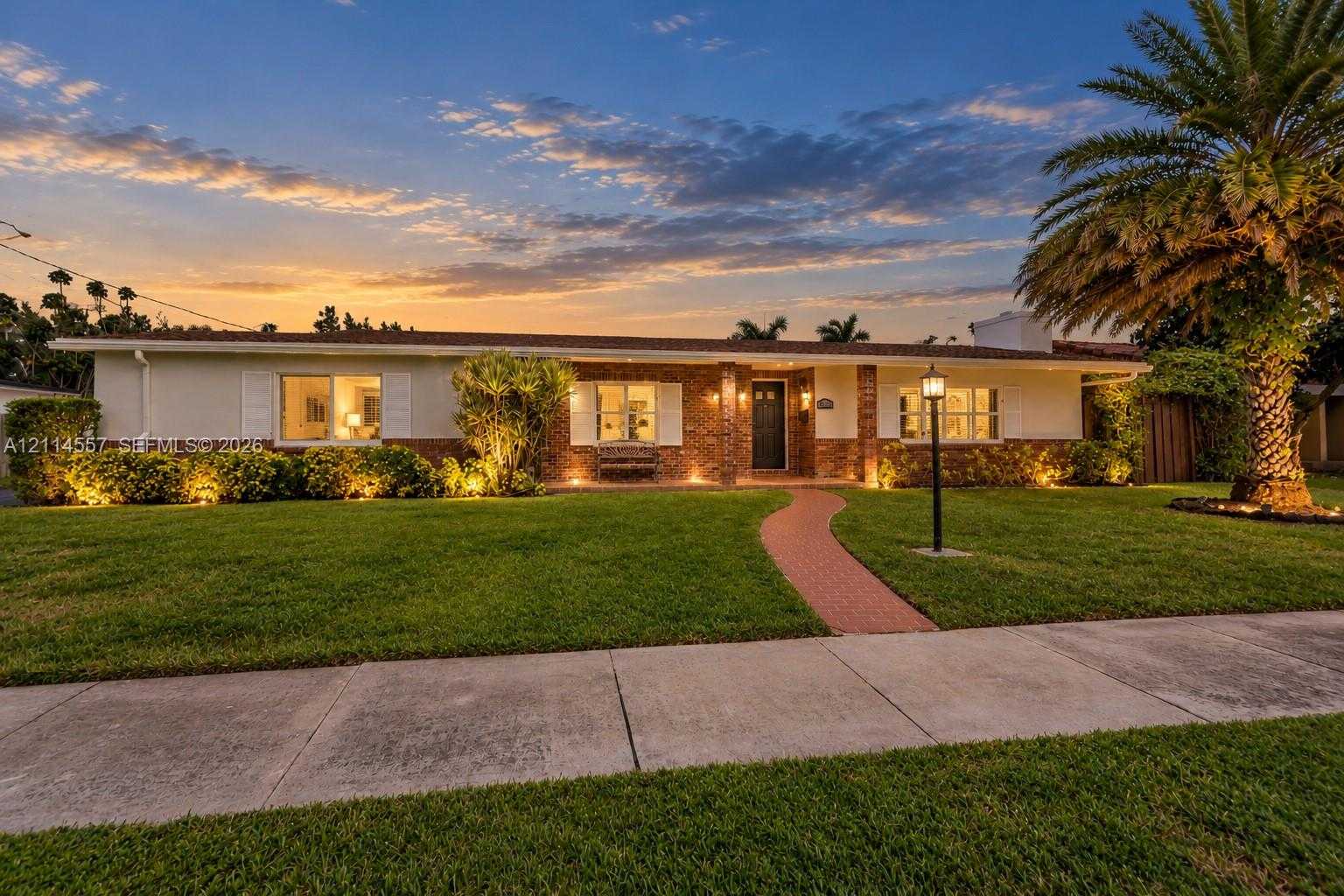 9261 SW 88th Ter Miami Florida United States, for Sale, residential, Sophia Roy, Incom New Demo Office