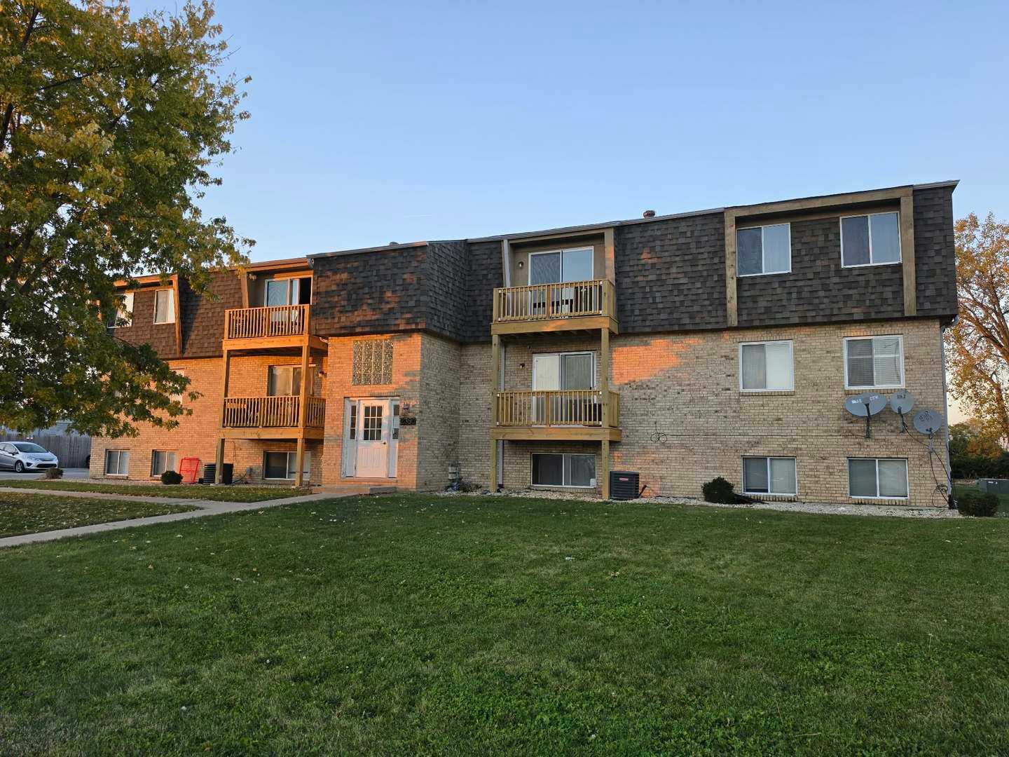 2390 Bicentennial Avenue APT 6 Crest Hill Illinois United States, for Sale, residential,  , Alpha 7 Realty