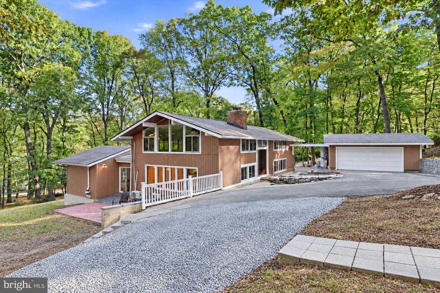 105 IVYWOOD LANE Wayne Pennsylvania United States, for Sale, residential, Bruno Tarquinii, Fairfax Realty Premier