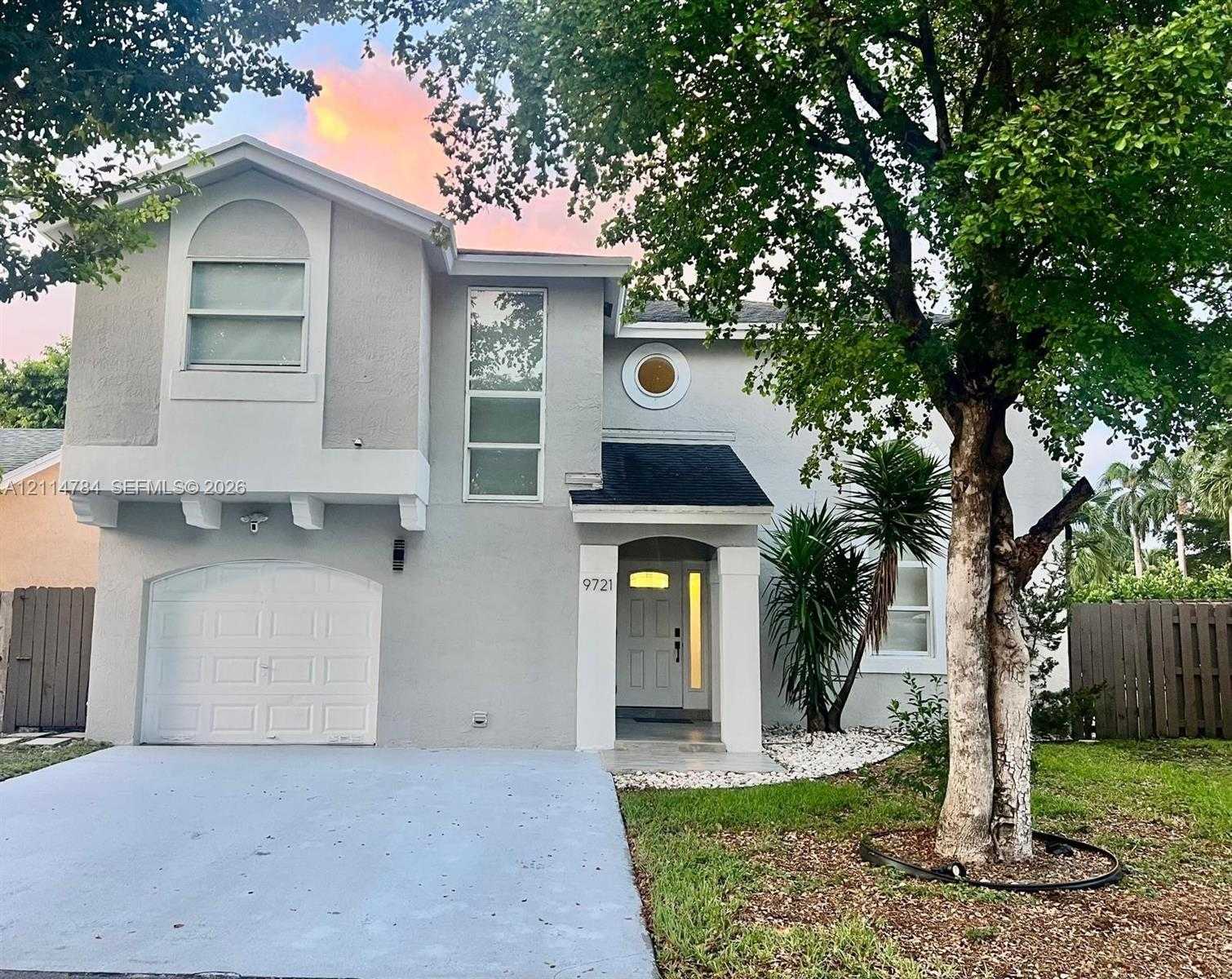 9721 NW 51st Ln Doral Florida United States, for Rent, residential, Roberto Villasmil, Interinvestments Realty, Inc.
